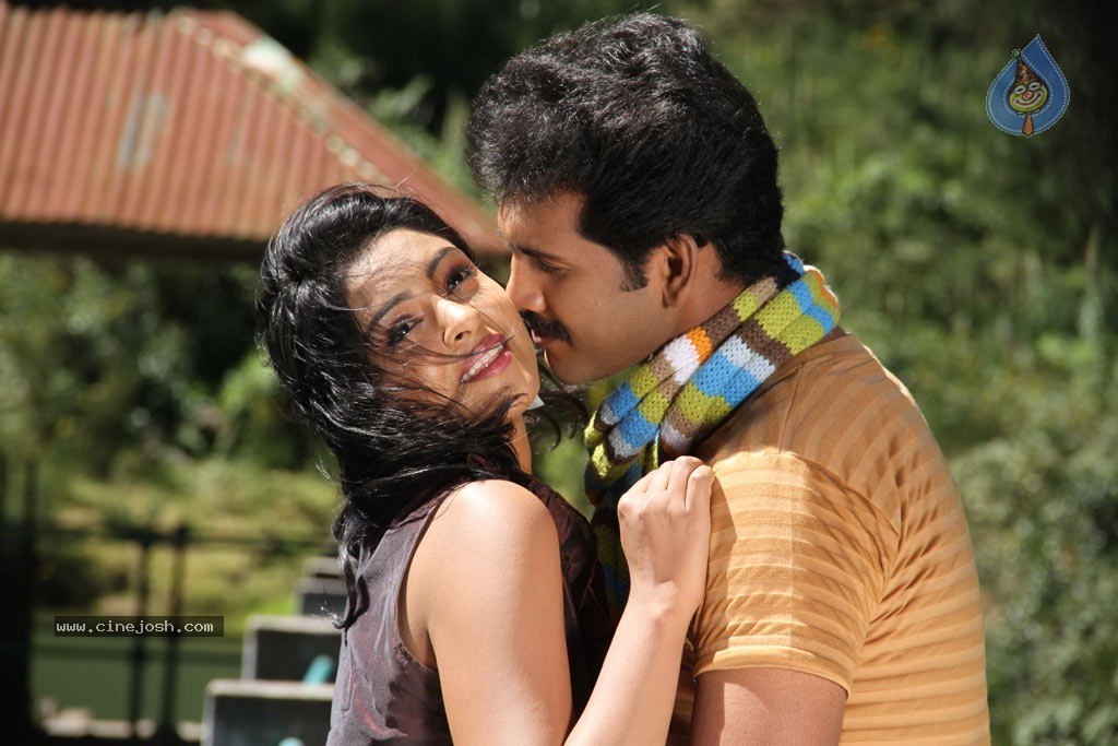 Marudhavelu Tamil Movie Stills - 46 / 47 photos