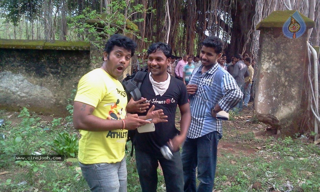 Maya Chitram Movie Stills n Walls - 24 / 34 photos