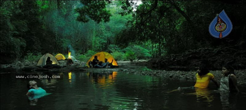 Mayakkam Enna Tamil Movie Stills - 5 / 22 photos