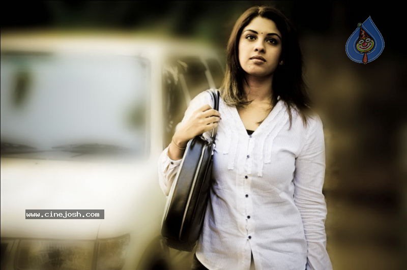 Mayakkam Enna Tamil Movie Stills - 15 / 22 photos