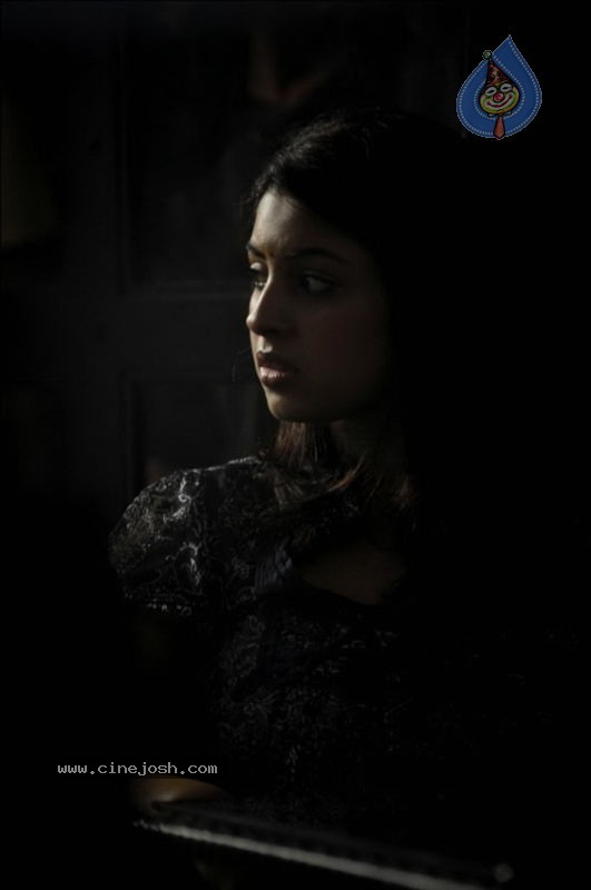 Mayakkam Enna Tamil Movie Stills - 19 / 22 photos