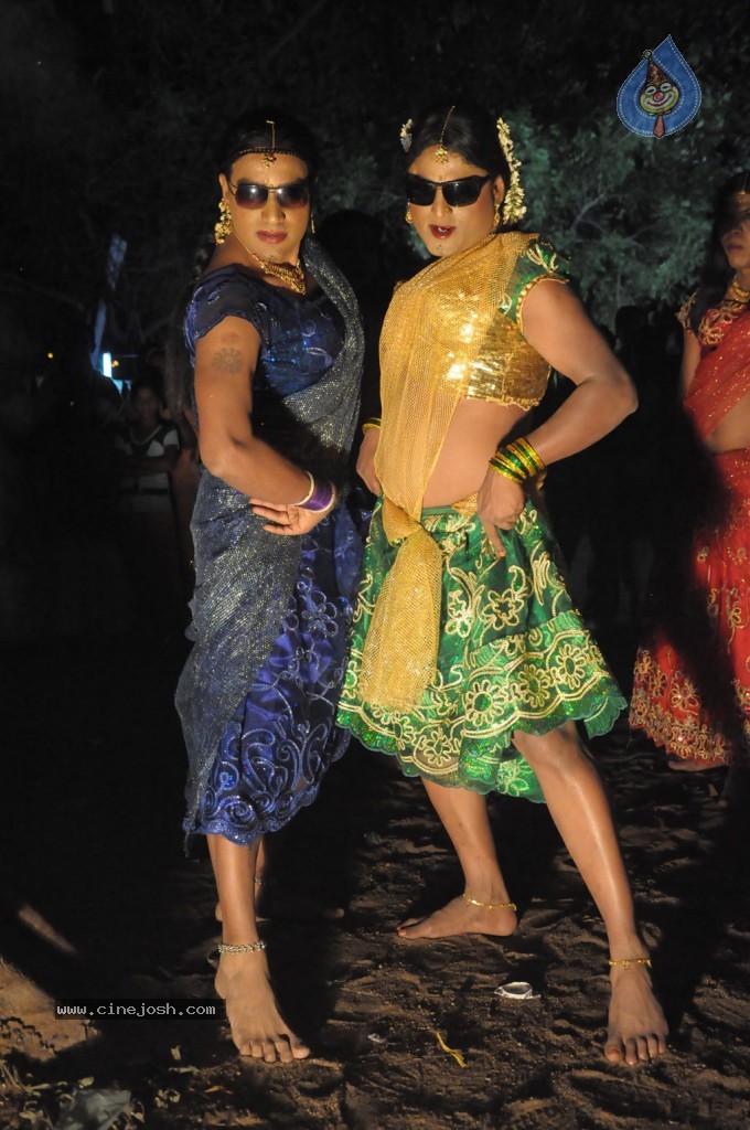 Mayavaram Tamil Movie Hot Stills - 6 / 41 photos