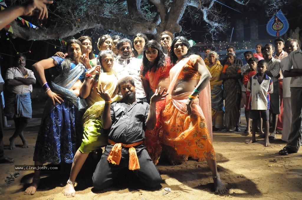 Mayavaram Tamil Movie Hot Stills - 24 / 41 photos