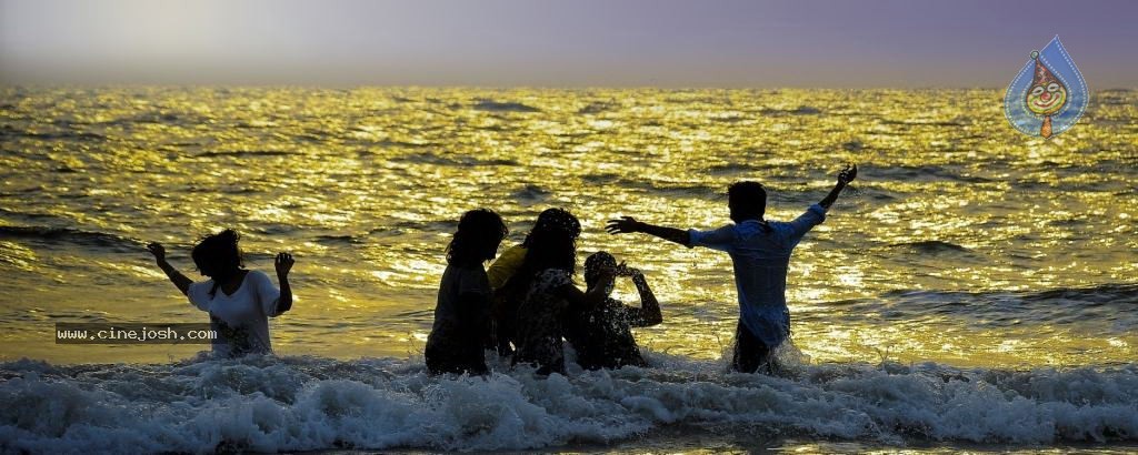 Maykkam Enna Movie Stills - 24 / 25 photos