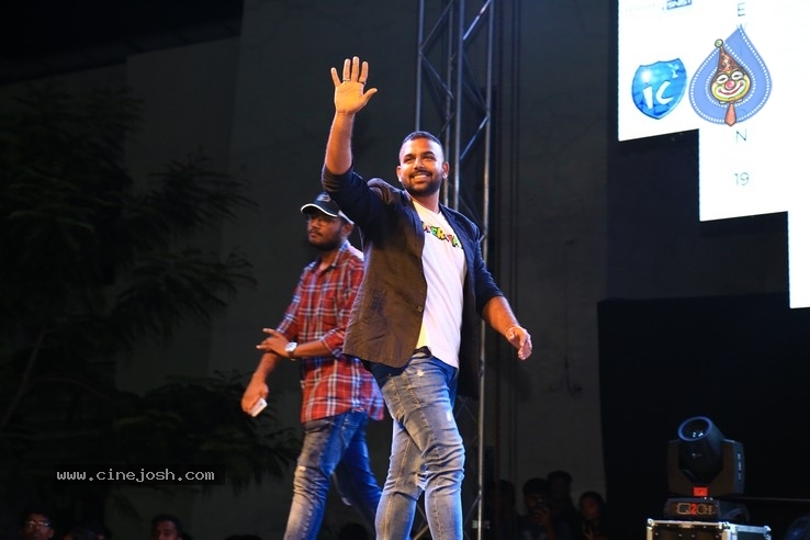 Meeku Maathrame Chepta Team at Srinidhi College - 6 / 24 photos