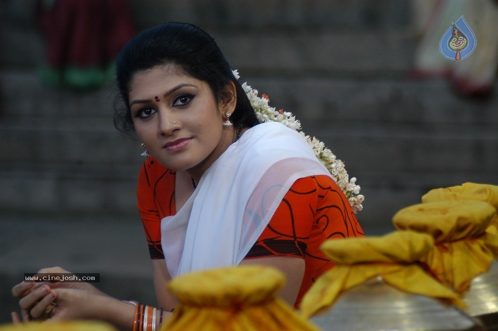 Meendum Amman Tamil Movie Stills - 9 / 28 photos