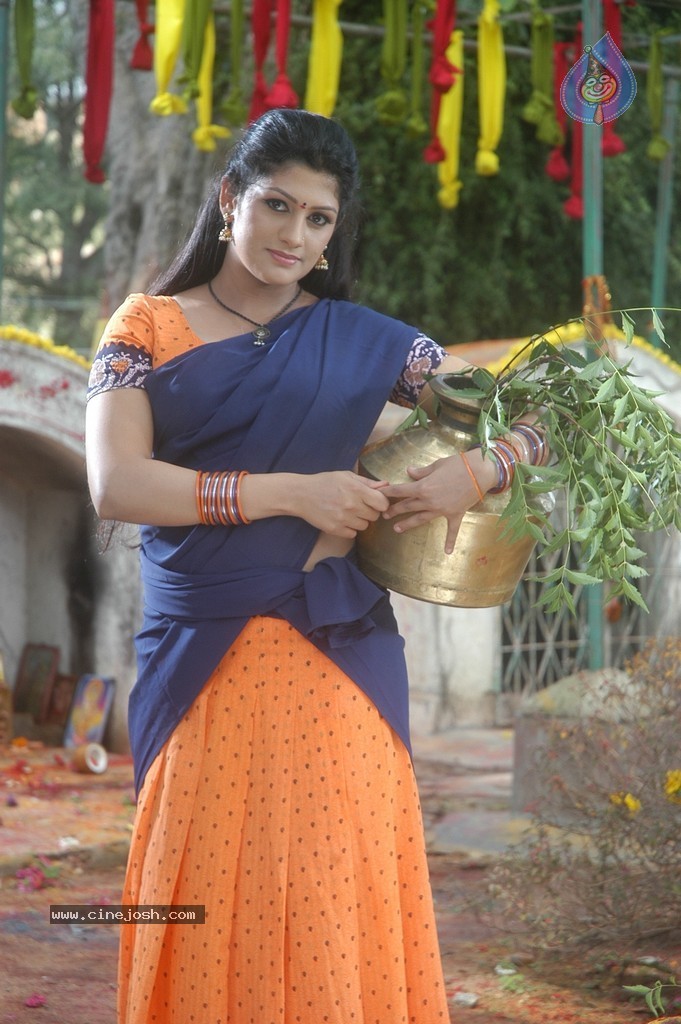Meendum Amman Tamil Movie Stills - 13 / 28 photos