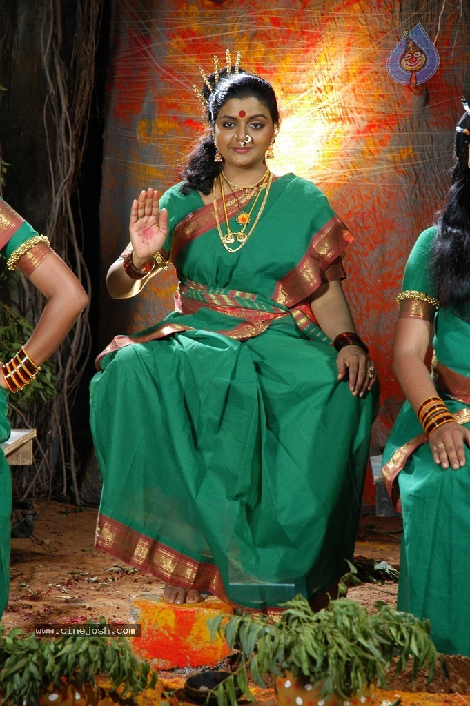 Meendum Amman Tamil Movie Stills - 20 / 28 photos