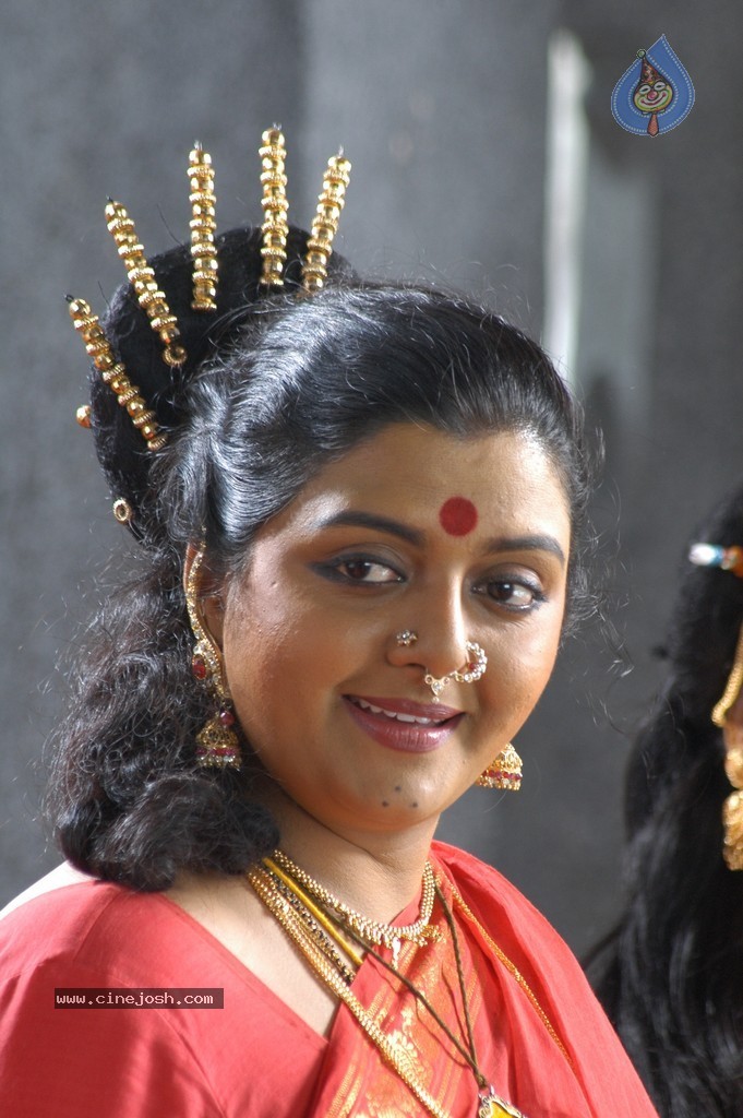 Meendum Amman Tamil Movie Stills - 26 / 28 photos