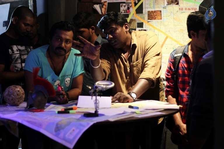 Metro Movie Working Stills - 8 / 20 photos