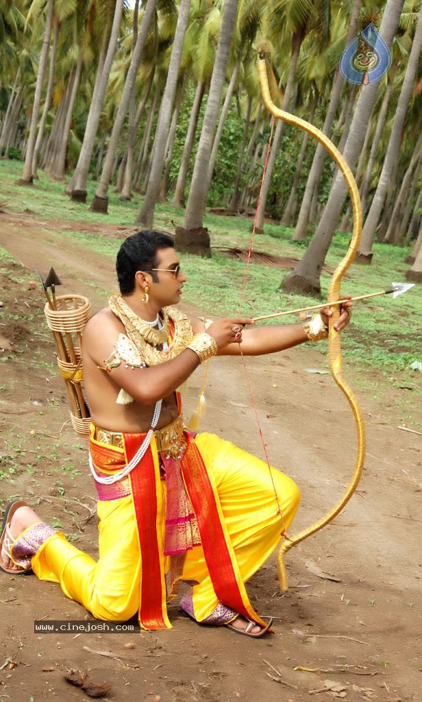 Mike Testing 143 Movie Hot Stills - 18 / 27 photos