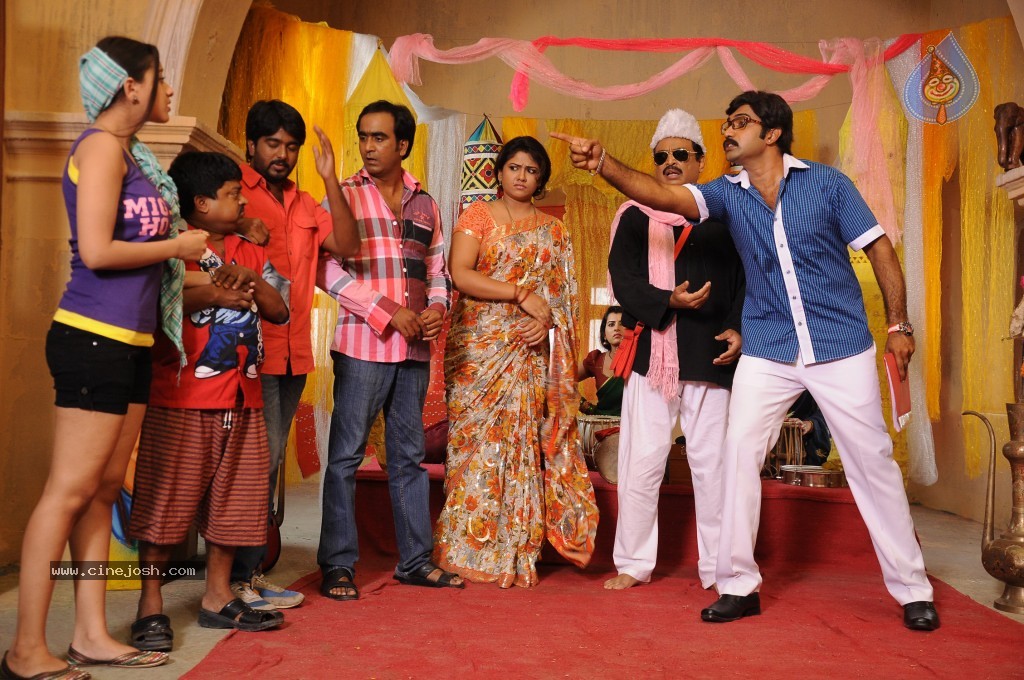 Mike Testing 143 Movie Hot Stills - 25 / 27 photos