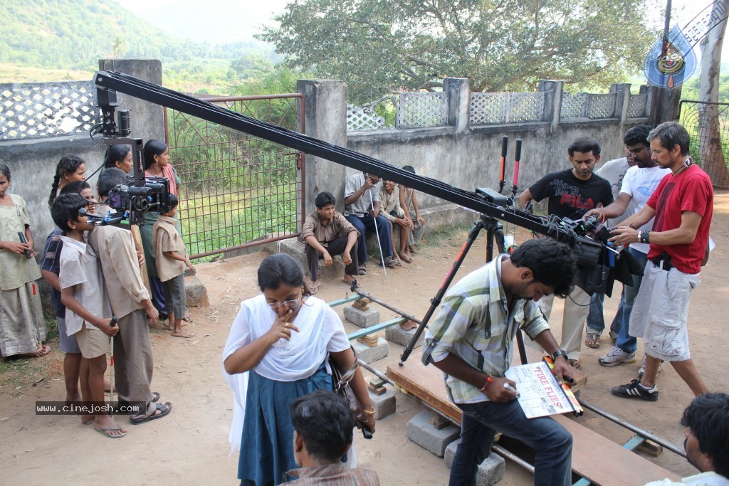 Minugurulu Movie New Stills - 6 / 13 photos