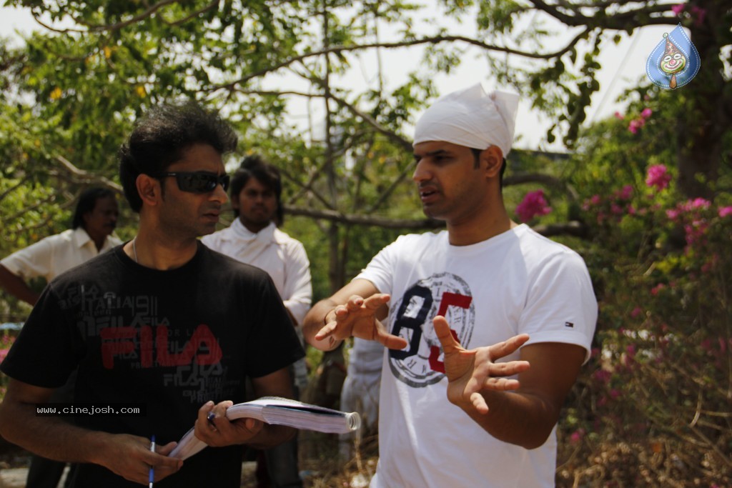 Minugurulu Movie New Stills - 7 / 13 photos