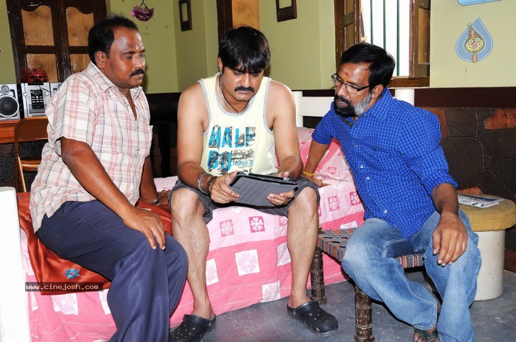 Mondodu Movie New Photos - 13 / 16 photos