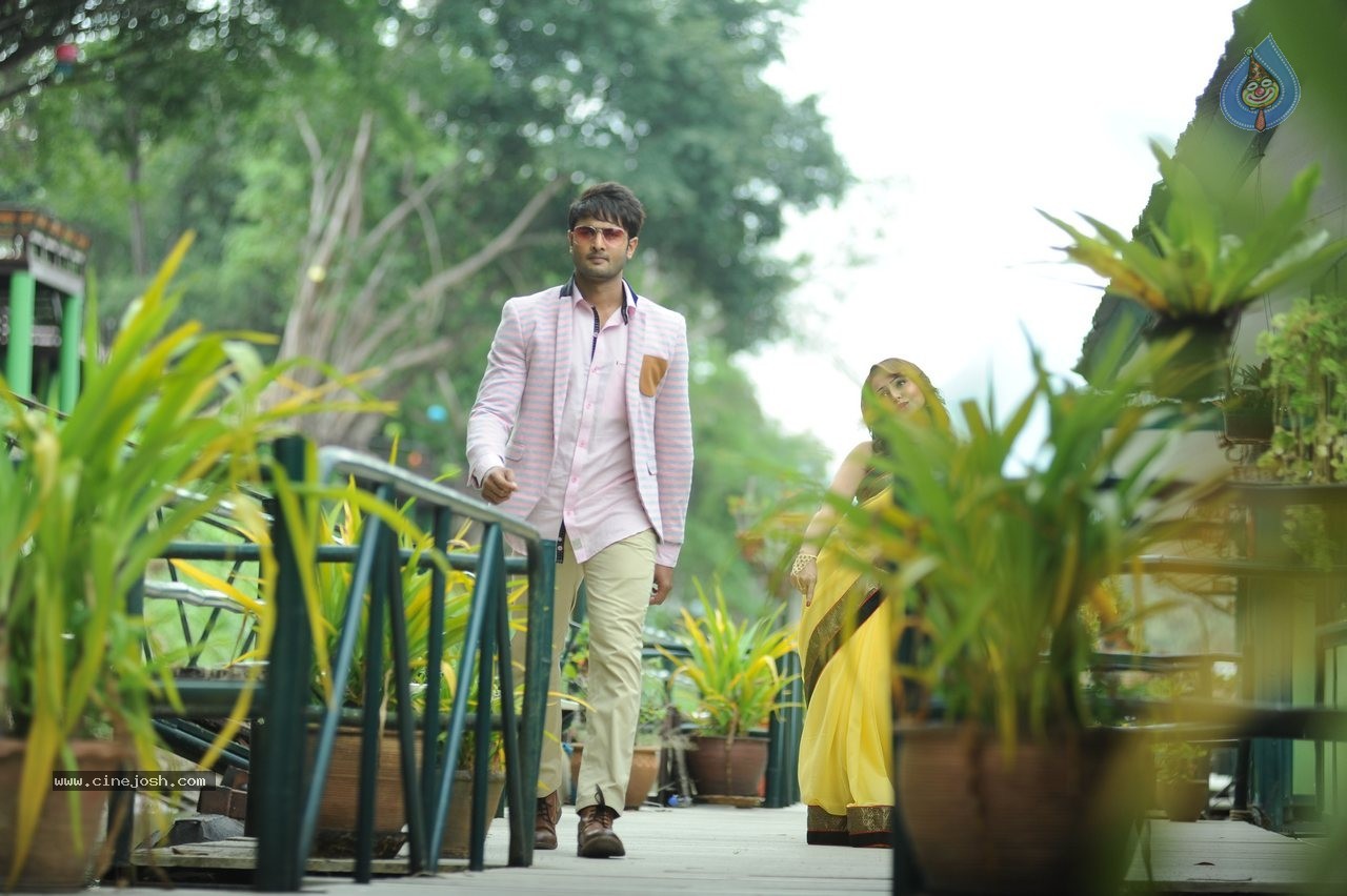 Mosagallaku Mosagadu Movie Pics - 9 / 10 photos