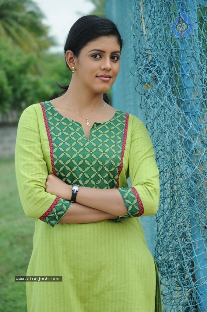 Mouna Guru Tamil Movie Stills - 22 / 33 photos