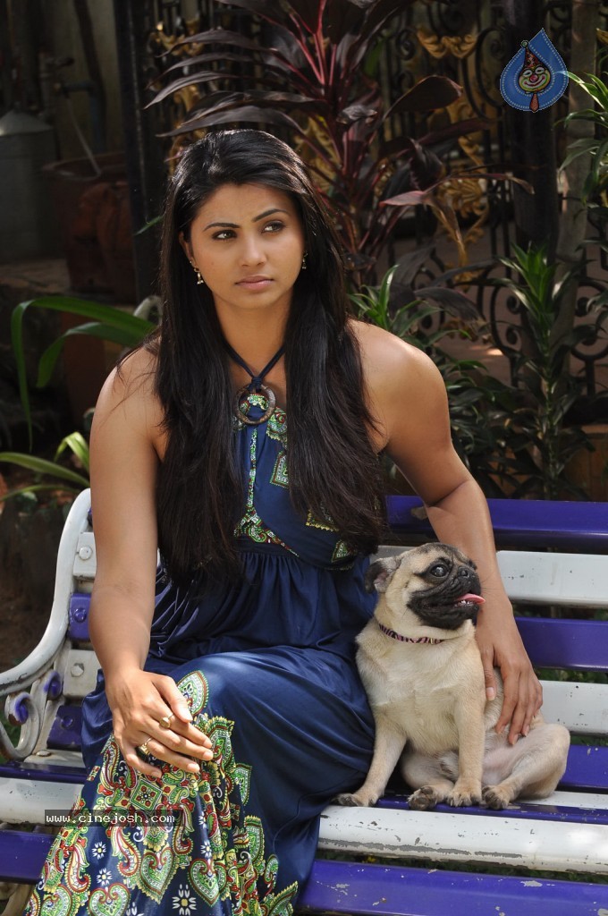 Mounamana Neram Tamil Movie New Stills - 19 / 51 photos