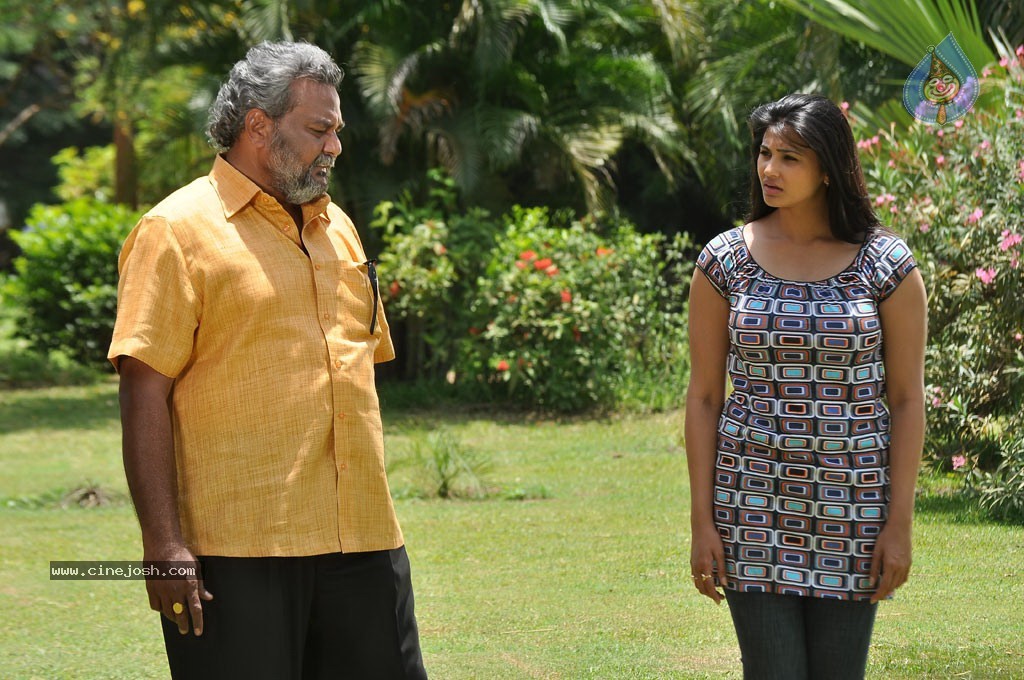 Mounamana Neram Tamil Movie New Stills - 23 / 51 photos