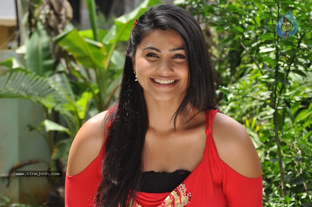 Mounamana Neram Tamil Movie New Stills - 50 / 51 photos