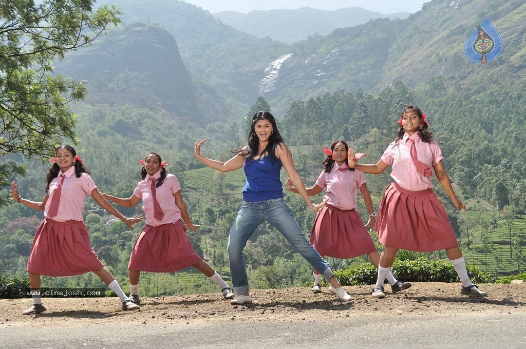 Mounamana Neram Tamil Movie Stills - 2 / 66 photos