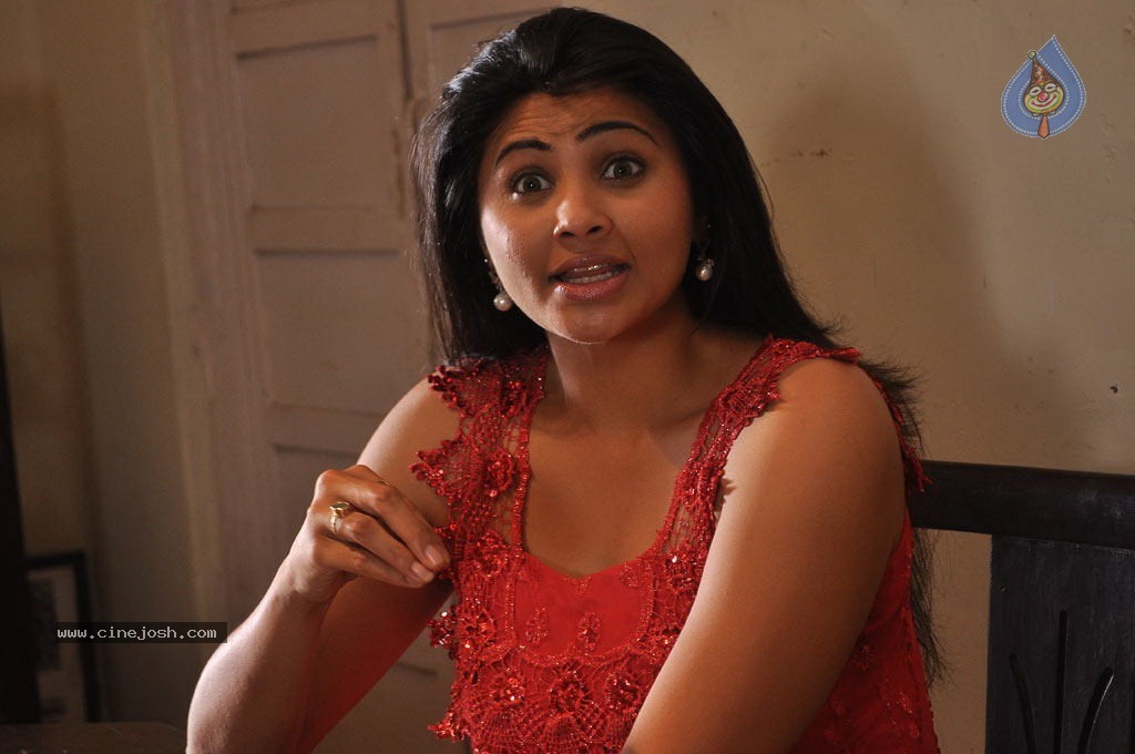 Mounamana Neram Tamil Movie Stills - 5 / 66 photos