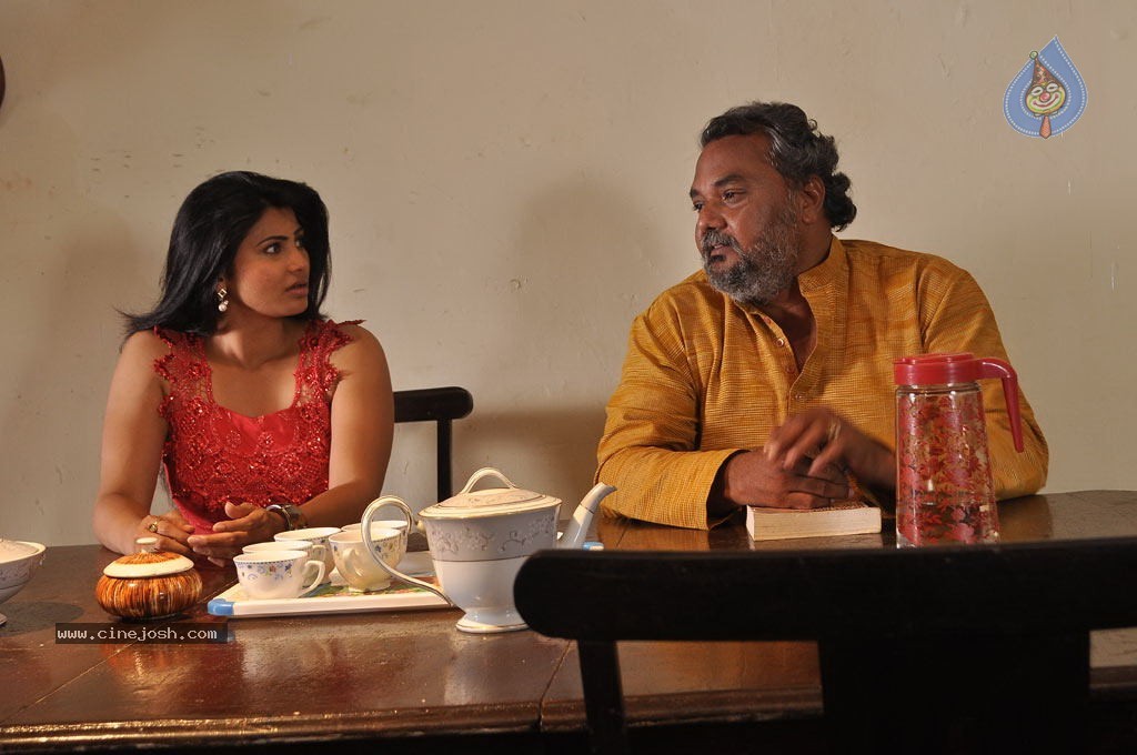 Mounamana Neram Tamil Movie Stills - 7 / 66 photos