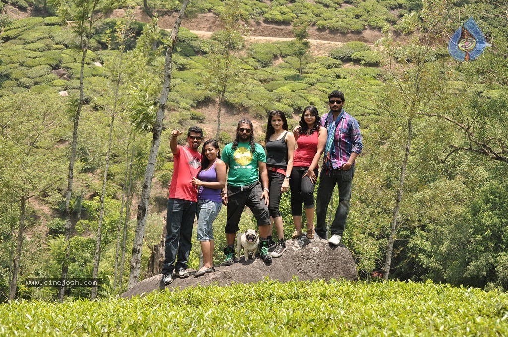 Mounamana Neram Tamil Movie Stills - 26 / 66 photos