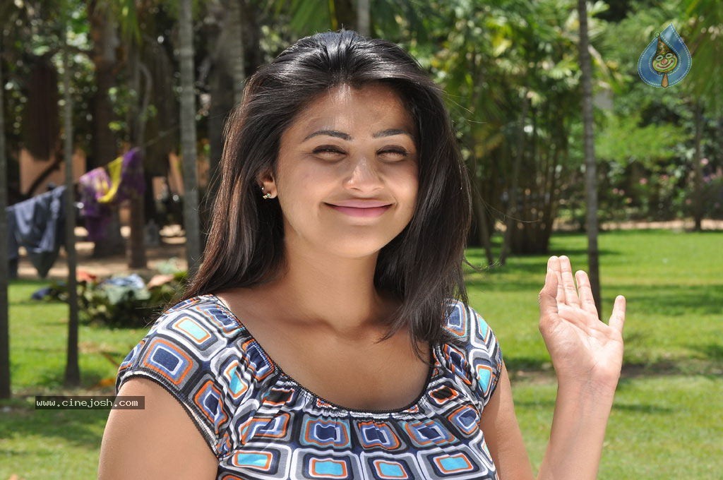 Mounamana Neram Tamil Movie Stills - 38 / 66 photos