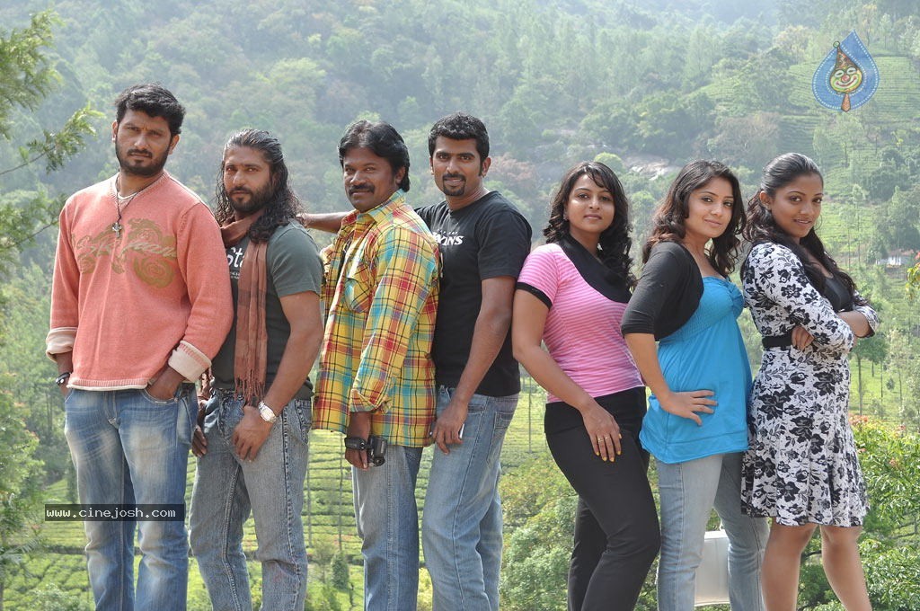 Mounamana Neram Tamil Movie Stills - 51 / 66 photos