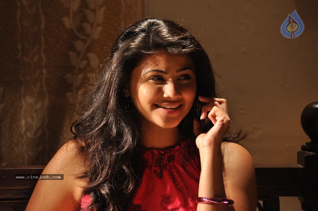 Mounamana Neram Tamil Movie Stills - 53 / 66 photos