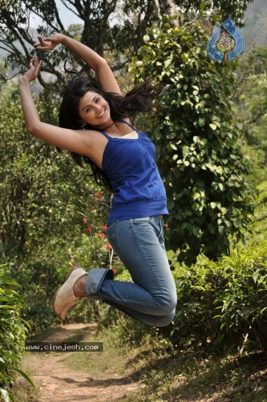 Mounamana Neram Tamil Movie Stills - 14 / 35 photos