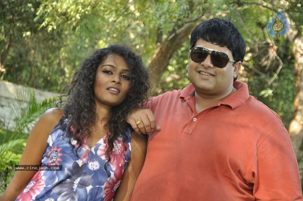 Mr. Manmadha Movie New Stills - 6 / 33 photos