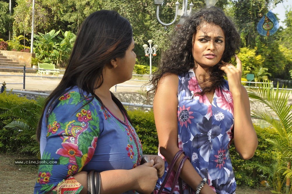 Mr. Manmadha Movie New Stills - 20 / 33 photos