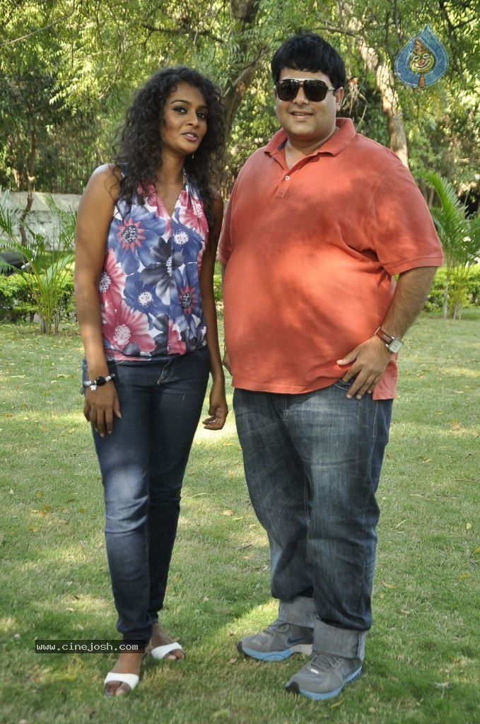 Mr. Manmadha Movie New Stills - 31 / 33 photos