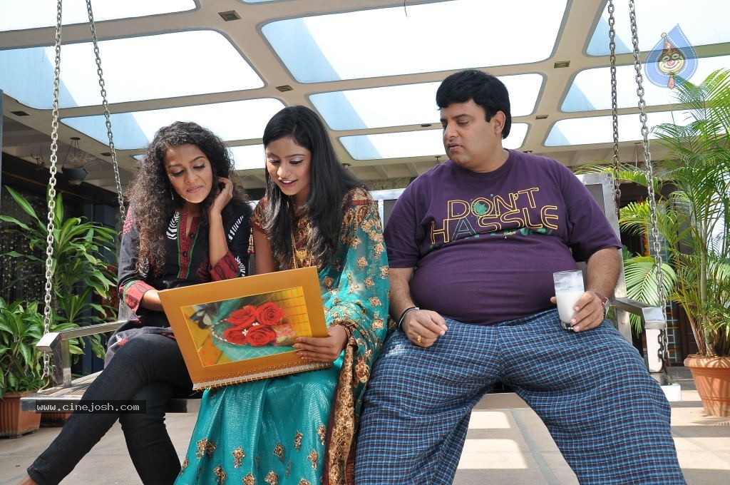 Mr. Manmadha Movie New Stills - 19 / 65 photos