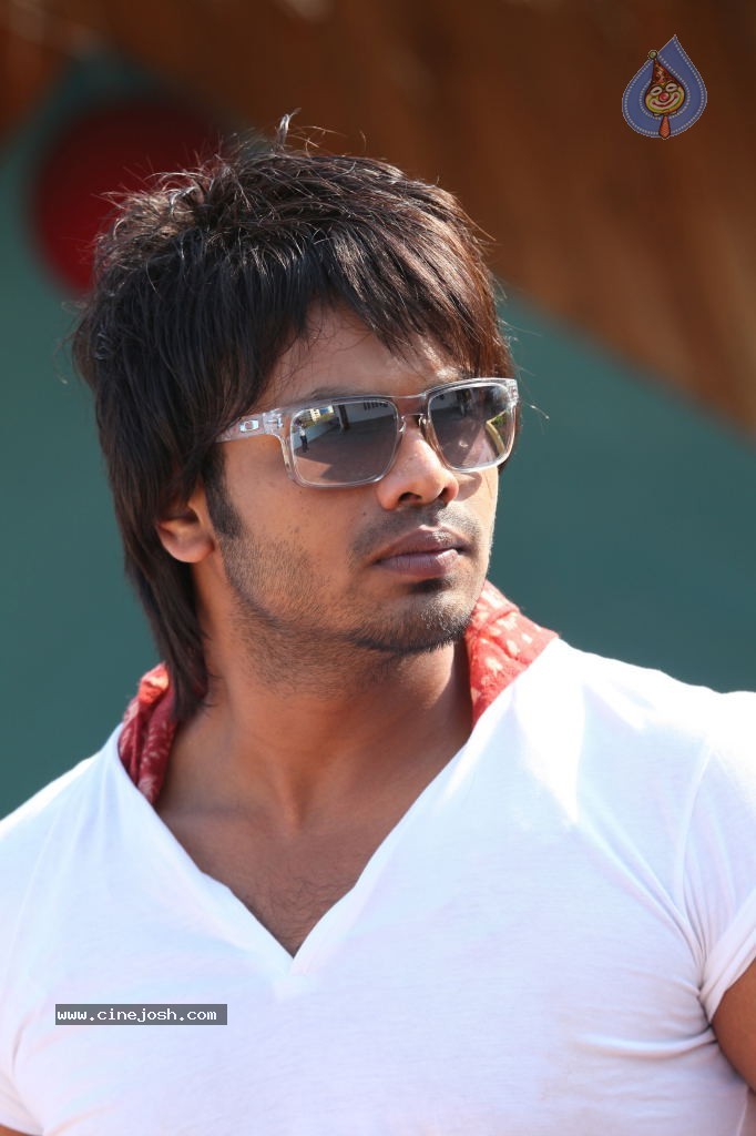 Mr. Nokia Movie Stills - 13 / 20 photos