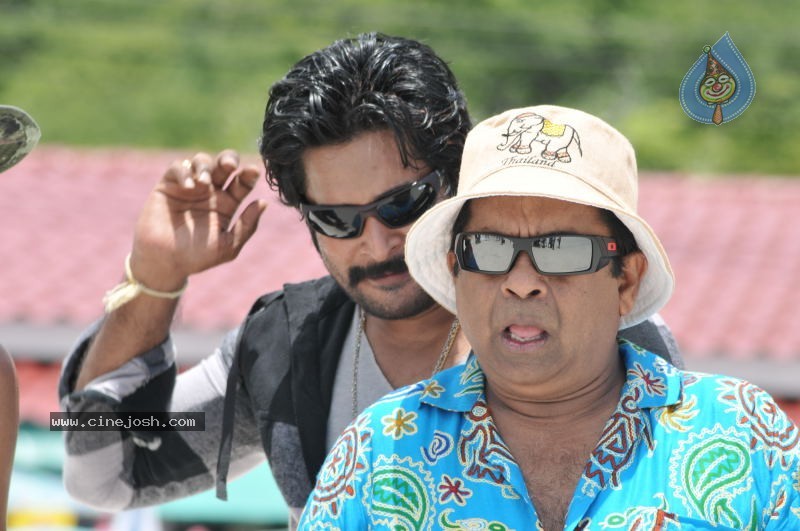 Mr Rascal Movie Stills - 61 / 86 photos