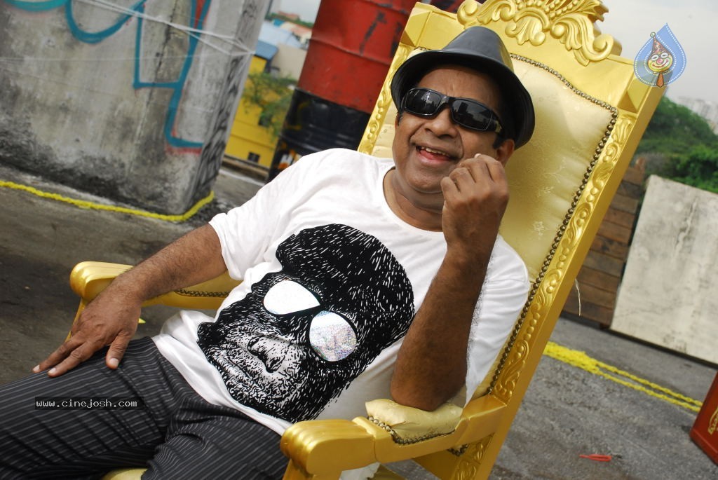 Mugguru Movie New Stills - 2 / 29 photos