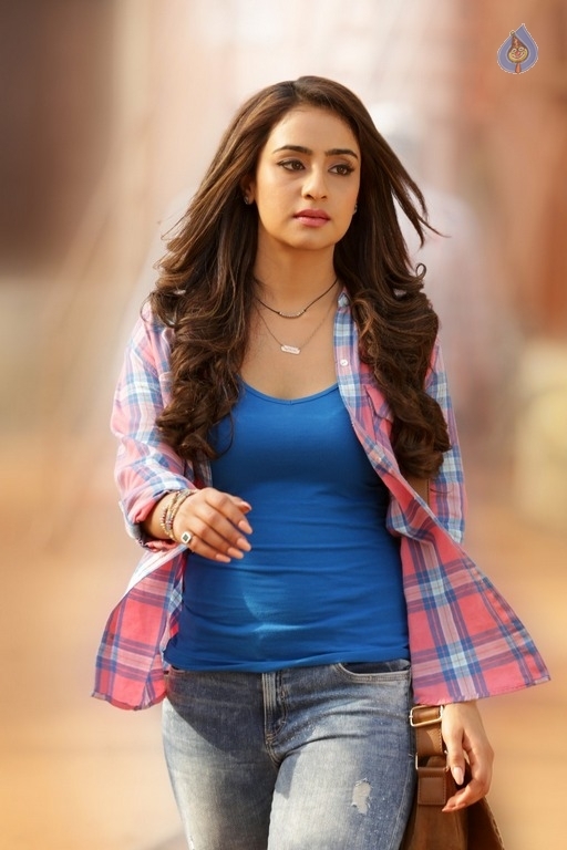 Musskan Sethi and Kyra Dutt Stills in Paiasa Vasool Movie - 1 / 15 photos