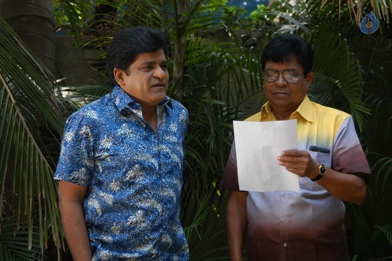 Naa Route Separate Movie Working Stills - 6 / 21 photos