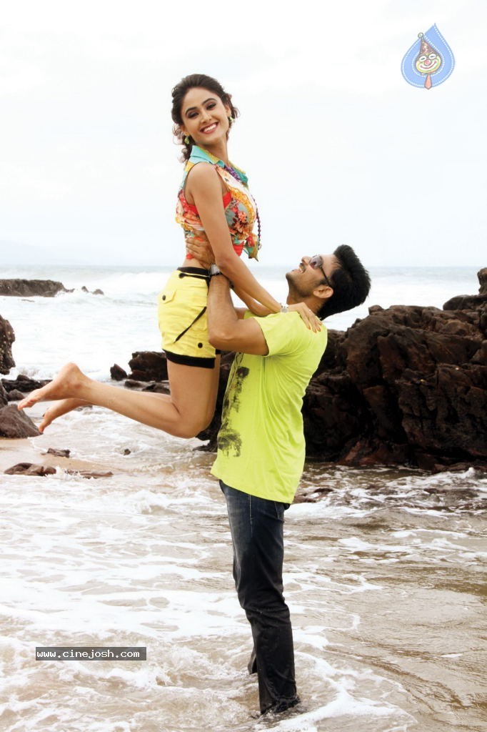 Naakaithe Nachindi Movie Stills - 45 / 51 photos