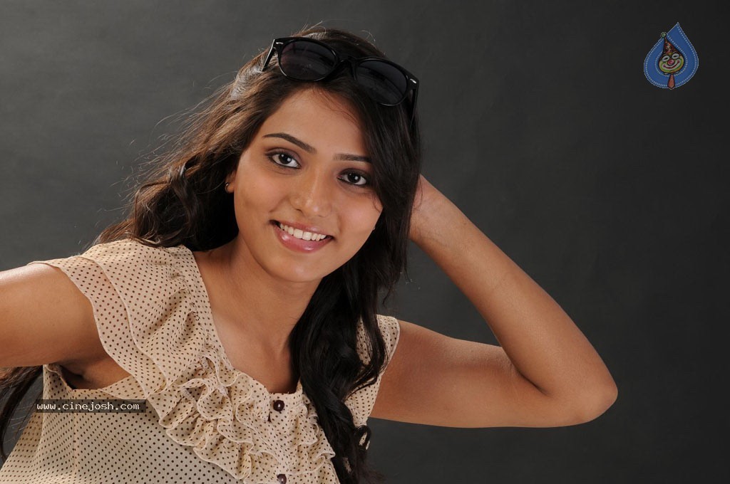 Naalu Perum Rommba Nallavanga Tamil Movie Stills - 24 / 37 photos