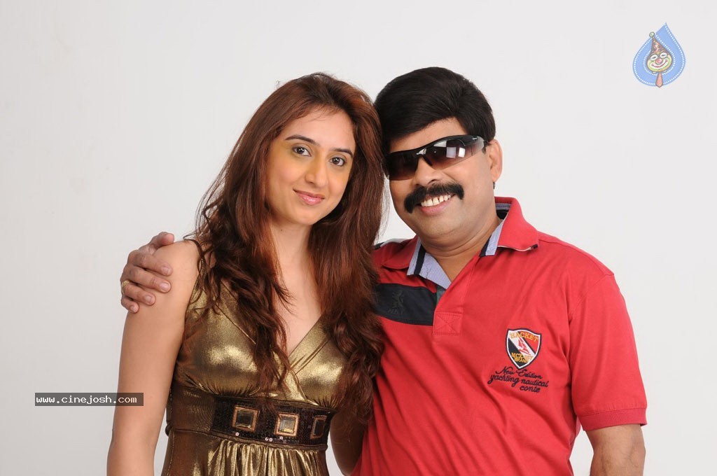 Naalu Perum Rommba Nallavanga Tamil Movie Stills - 26 / 37 photos