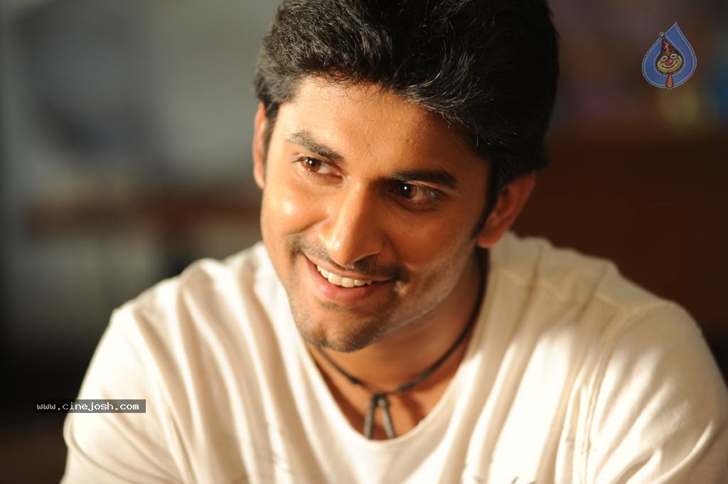 Naan Ee Tamil Movie Stills - 6 / 9 photos