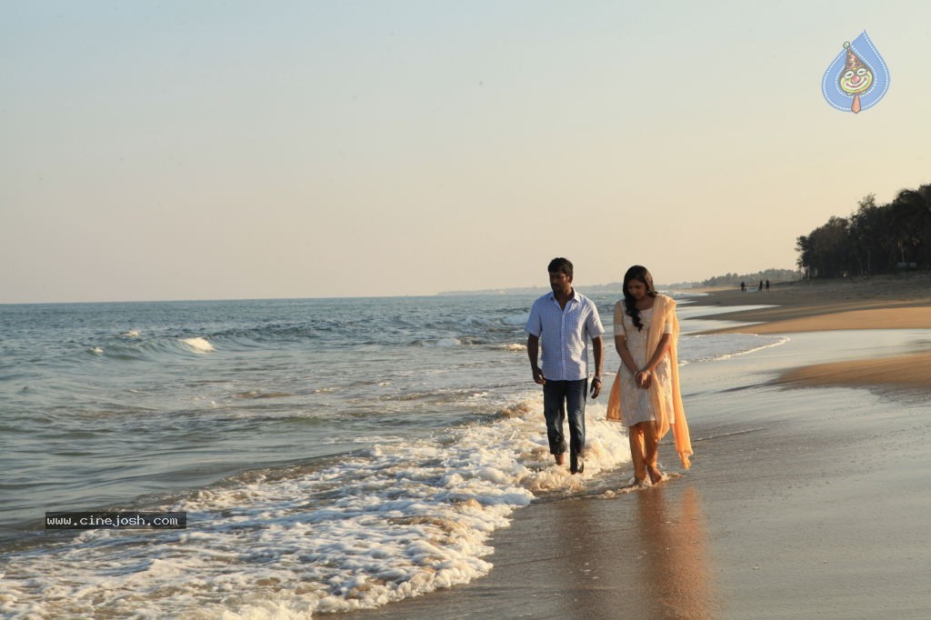 Naan Sigappu Manithan Tamil Movie New Stills - 24 / 33 photos