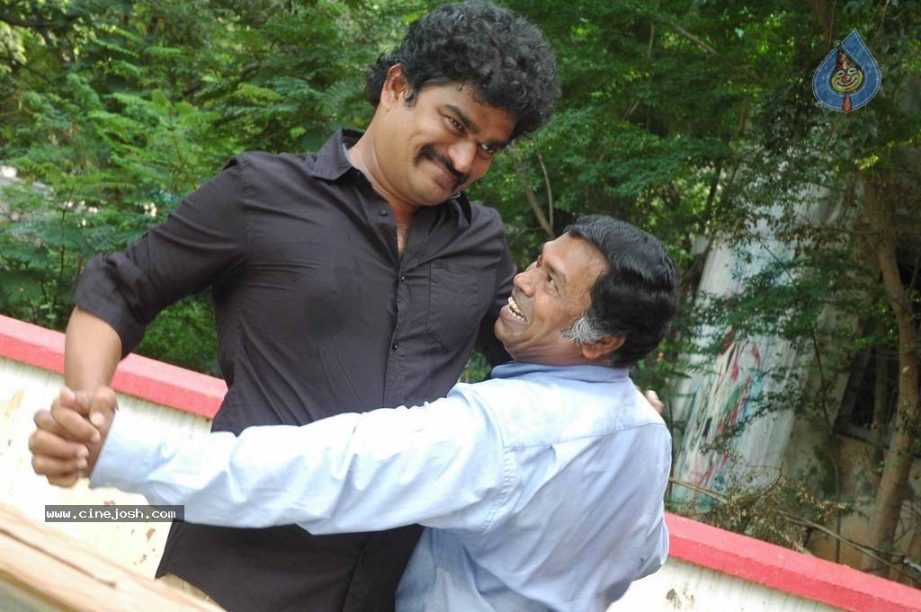 Naan Than Bala Tamil Movie Stills - 32 / 38 photos