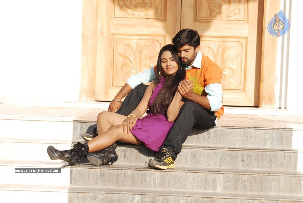 Nadhigal Nanaivathillai Tamil Movie Stills - 6 / 73 photos