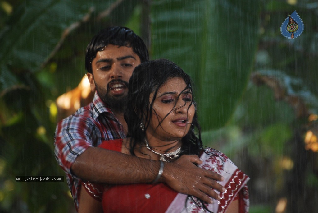 Nadhigal Nanaivathillai Tamil Movie Stills - 14 / 73 photos