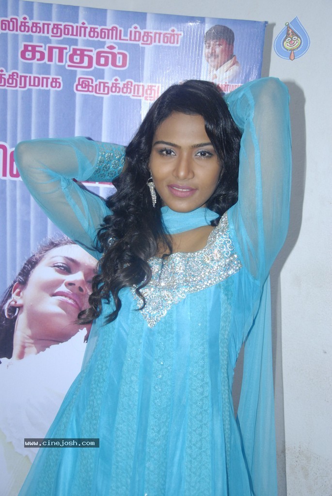 Nadhigal Nanaivathillai Tamil Movie Stills - 19 / 73 photos